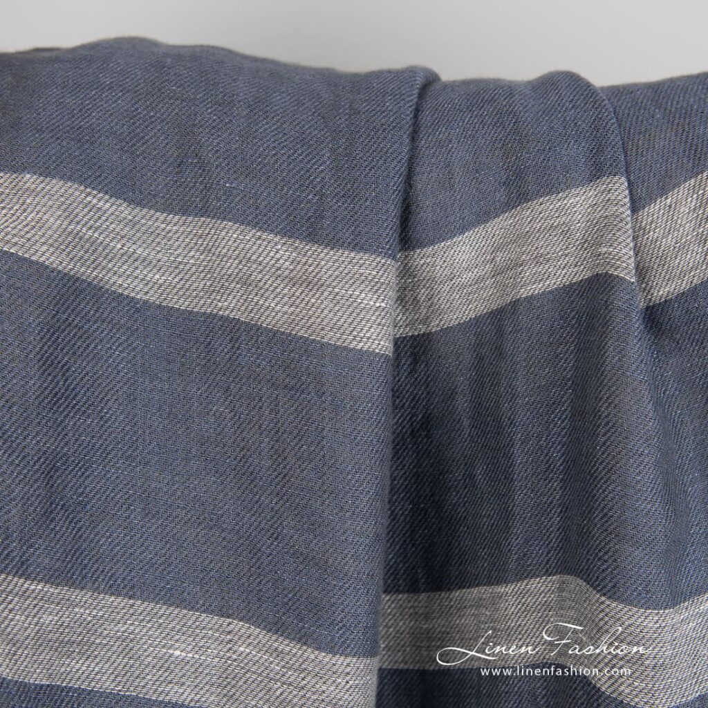 Tissu de lin à rayures grises lavées 4 Linen fabric in grey stripes, perfect for clothes and home textile