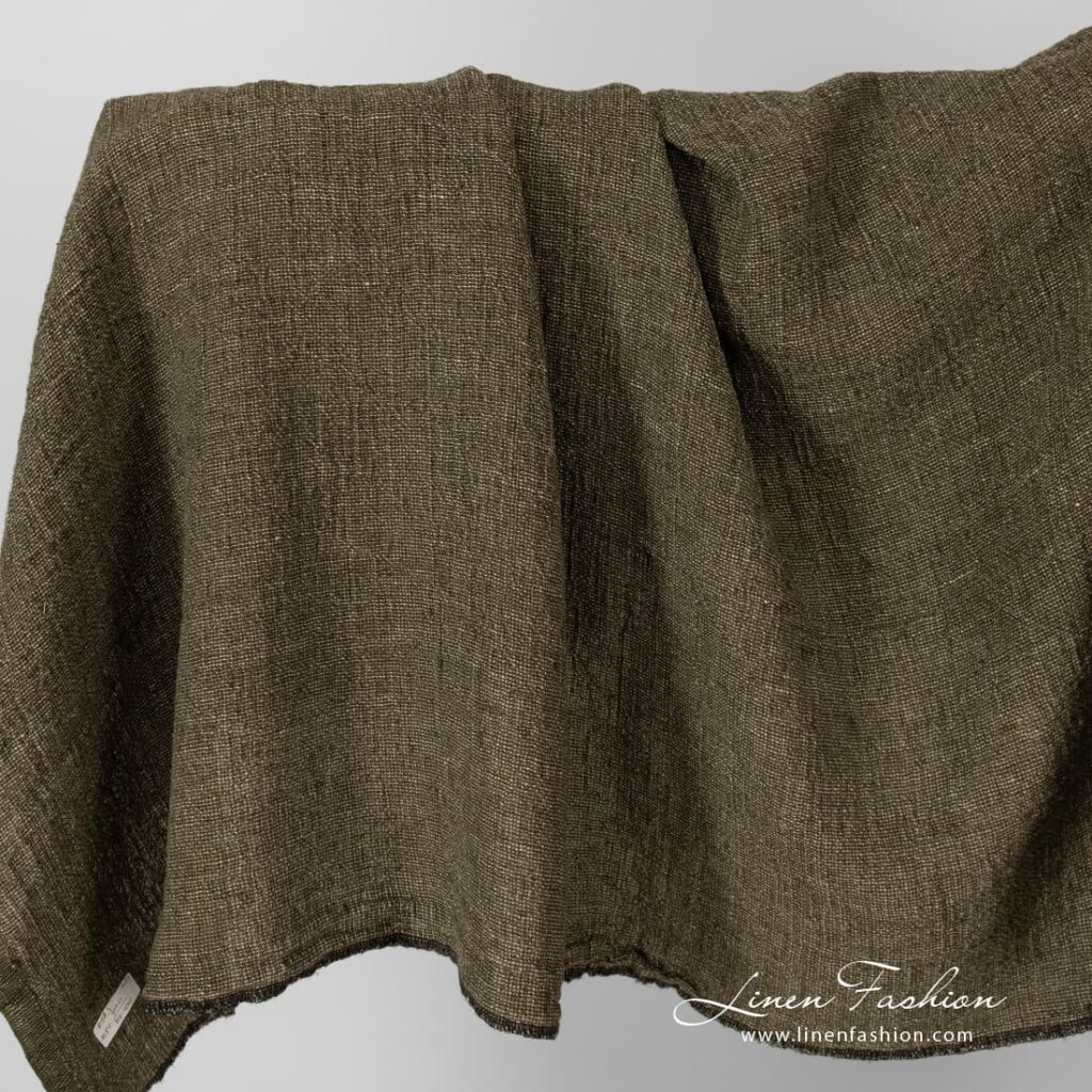 Tissu de lin vert mousse, lavé 1 Linen fabric in moss green, washed.