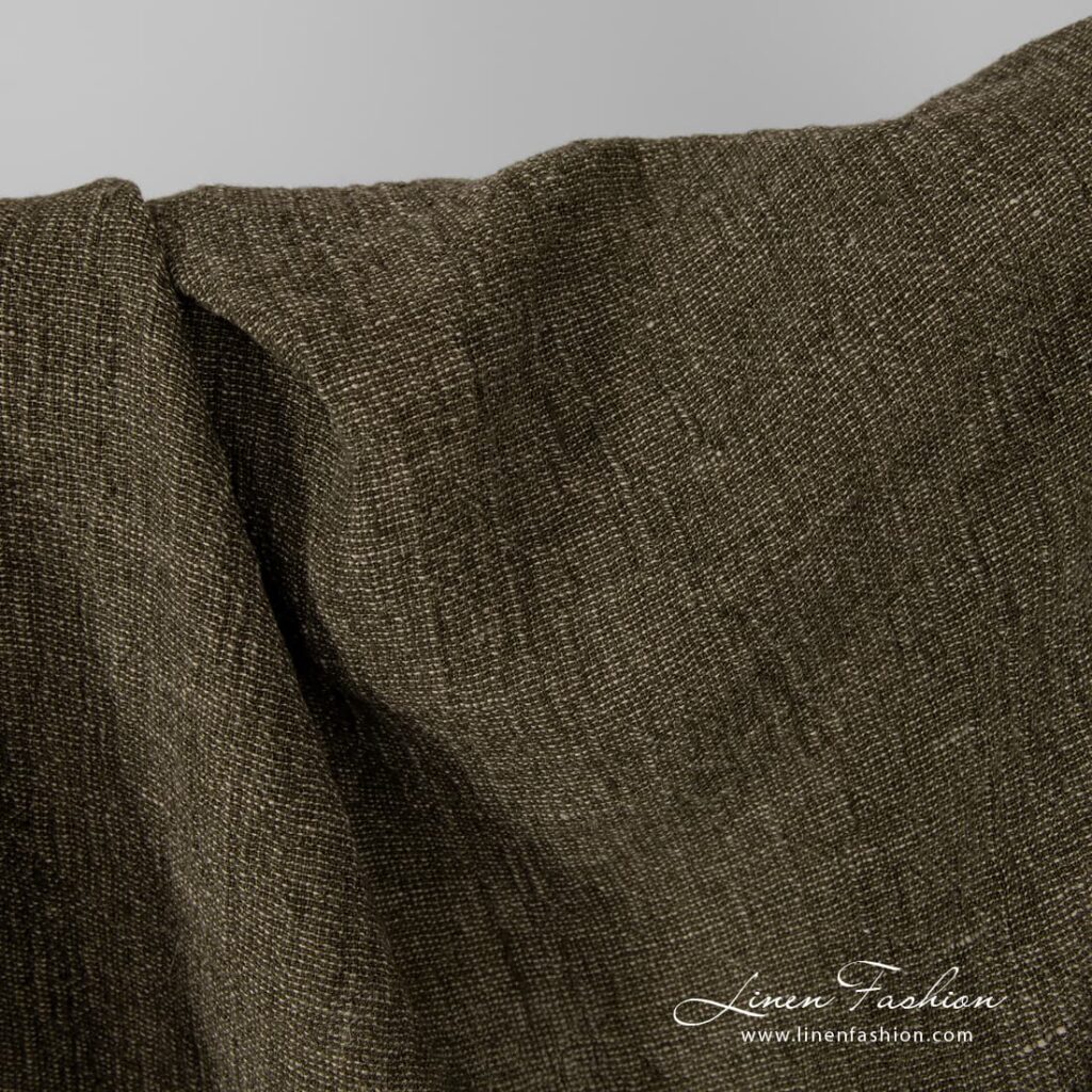 Tissu de lin vert mousse, lavé 3 Moss green dyed linen fabric.
