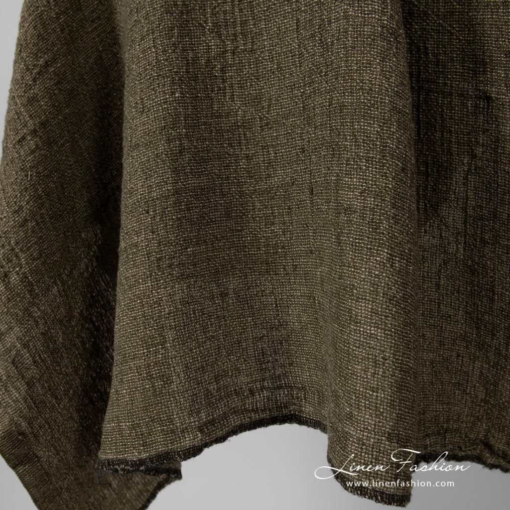 Tissu de lin vert mousse, lavé 4 100% linen fabric in moss green, washed.