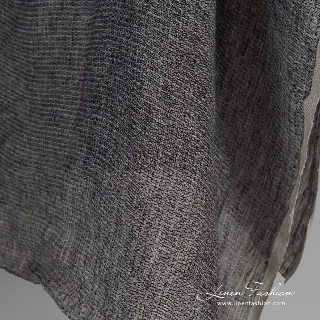 Tissu léger en lin noir et blanc lavé 4 Lightweight black and white linen fabric, perfect for curtains and shawls