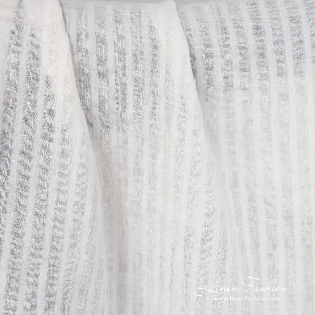 Tissu de lin rayé blanc cassé lavé 2 Off white linen fabric in stripes.