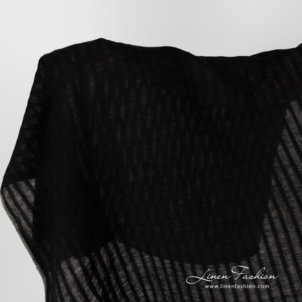 Tissu de lin rayé noir lavé 1 Washed black striped linen fabric.