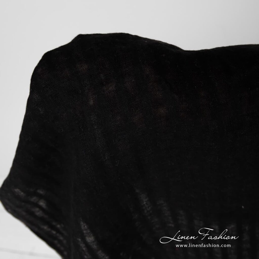 Tissu de lin rayé noir lavé 2 Striped black linen fabric.