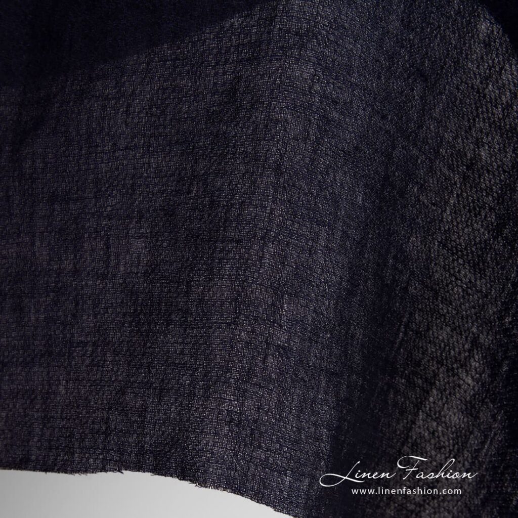 Tissu de lin bleu foncé ratiboisé lavé 4 Dark blue linen fabric in dobby pattern, specially washed