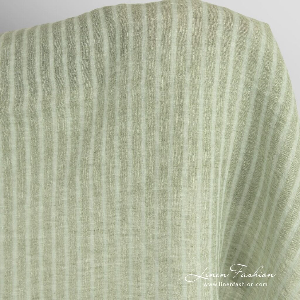 Tissu de lin vert à rayures transparentes lavé 2 Green linen fabric in transparent stripes