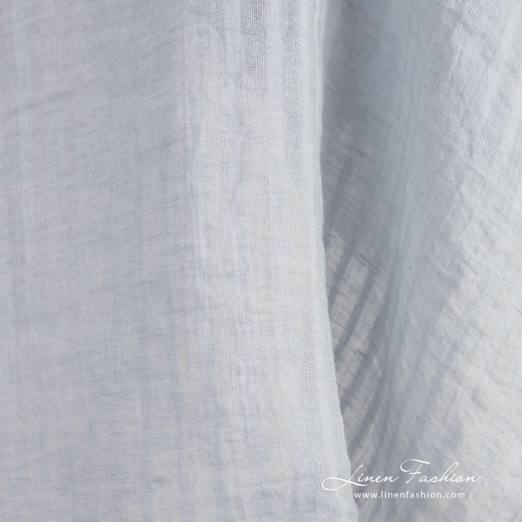 Tissu de lin bleu à rayures transparentes lavé 3 Blue linen fabric in vertical transparent stripes