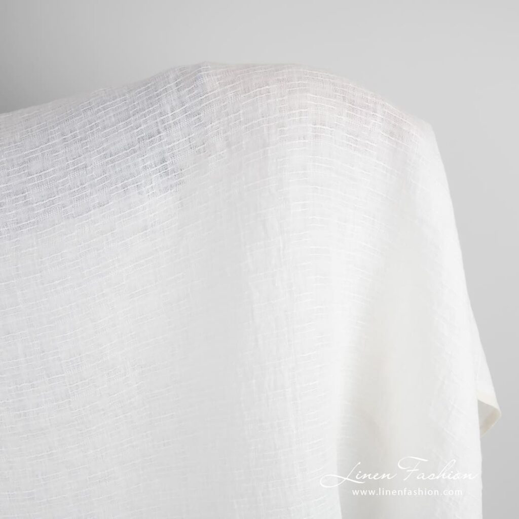 Tissu de lin blanc avec lignes texturées lavées 2 White linen fabric in stripes