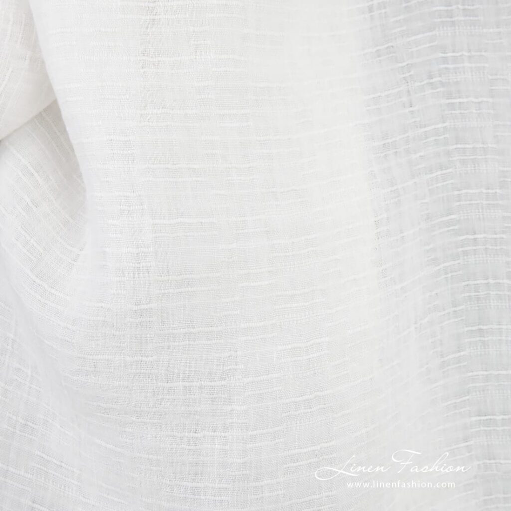 Tissu de lin blanc avec lignes texturées lavées 4 White linen fabric in stripes, specially washed
