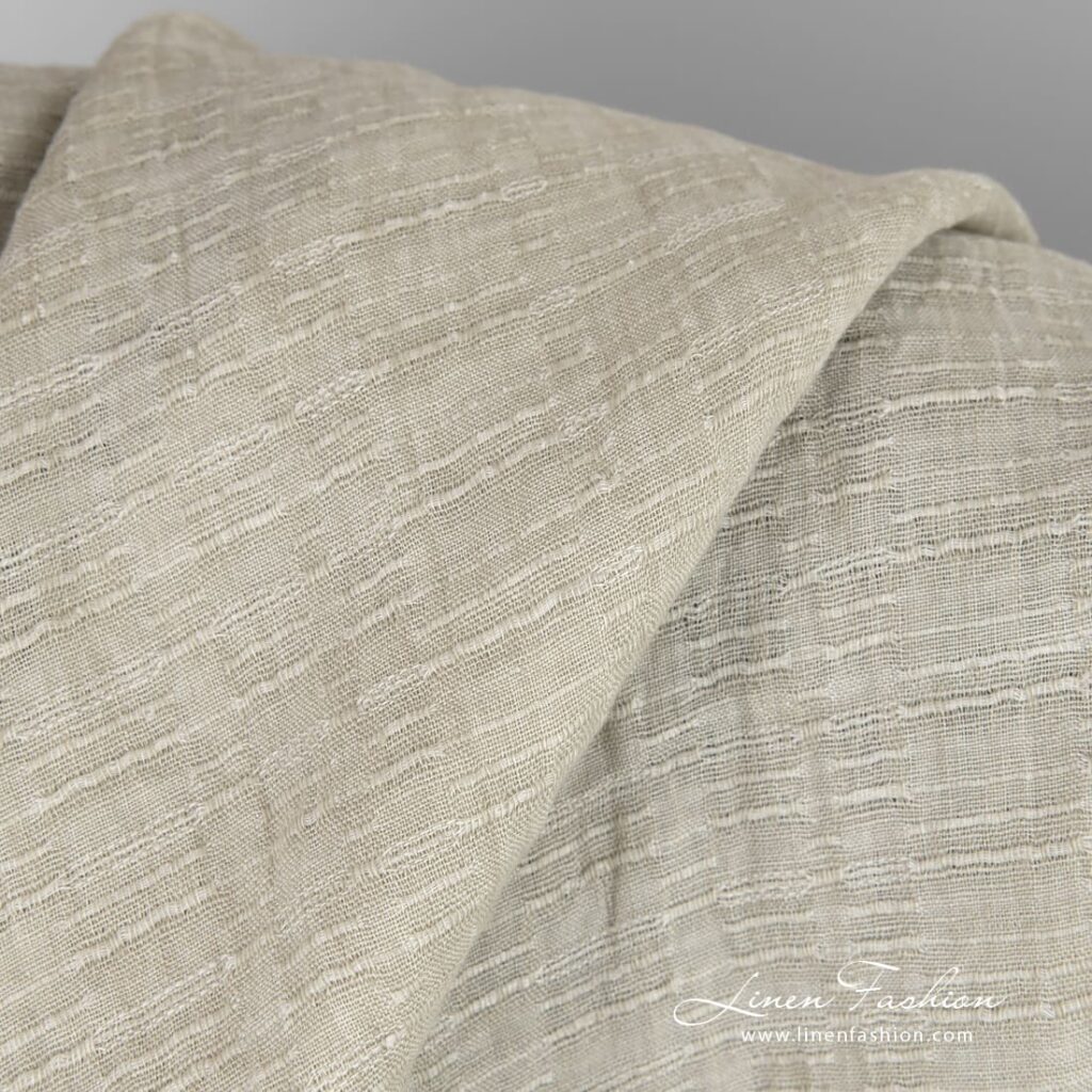Tissu de lin verdâtre avec lignes texturées lavées 2 Light brown linen fabric in narrow stripes