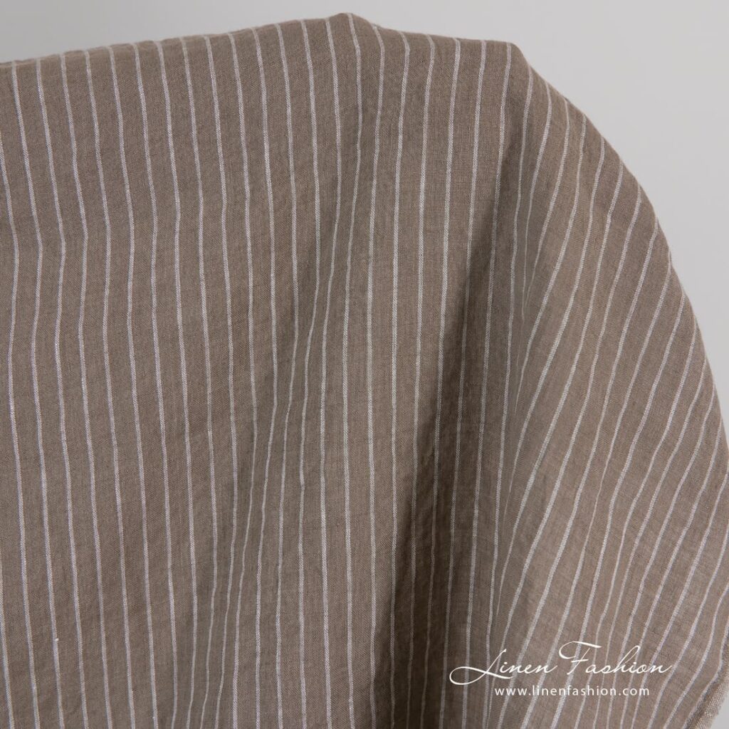 Tissu de lin brun à rayures lavées 2 Brown linen fabric in stripes, washed