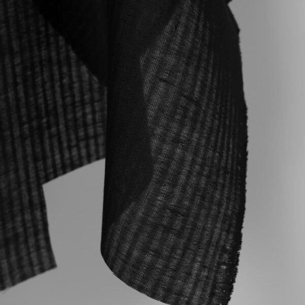 Tissu de lin transparent à rayures noires – Image 4