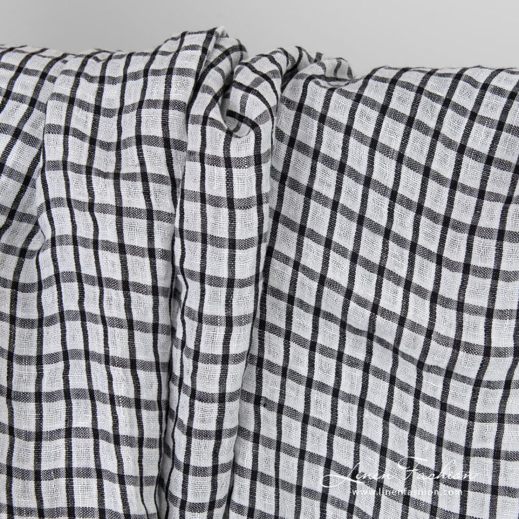 Tissu de lin à carreaux noirs et blancs lavés 2 Linen fabric in black and white checks