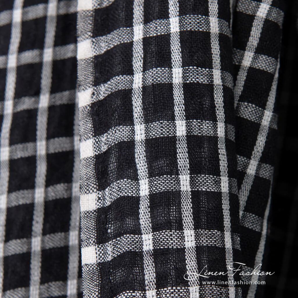 Tissu de lin noir à carreaux blancs lavés 4 Black linen fabric in white checks, made in europe