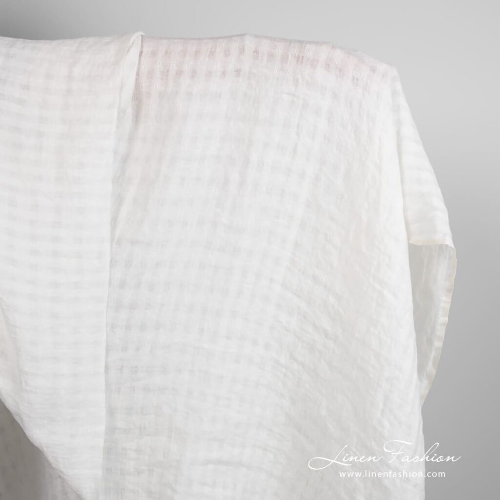 Tissu de lin blanc cassé à carreaux transparents lavés 1 Off-white linen fabric in transparent checks