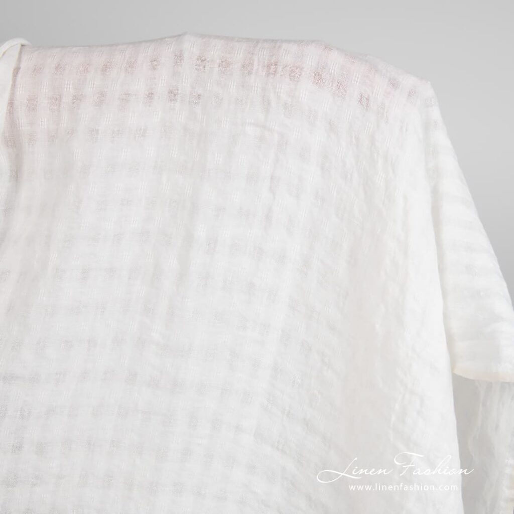 Tissu de lin blanc cassé à carreaux transparents lavés 2 Off-white linen fabric in transparent checks, washed