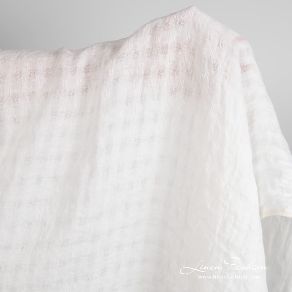Tissu de lin blanc cassé à carreaux transparents lavés 3 Off-white linen fabric in transparent checks, specially washed to increase softness