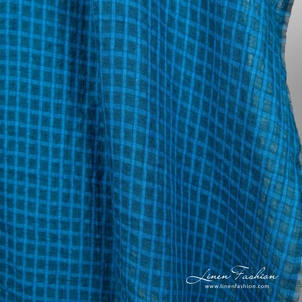 Tissu de lin à carreaux turquoise et bleus lavés 2 Linen fabric in turquoise and blue checks, specially washed