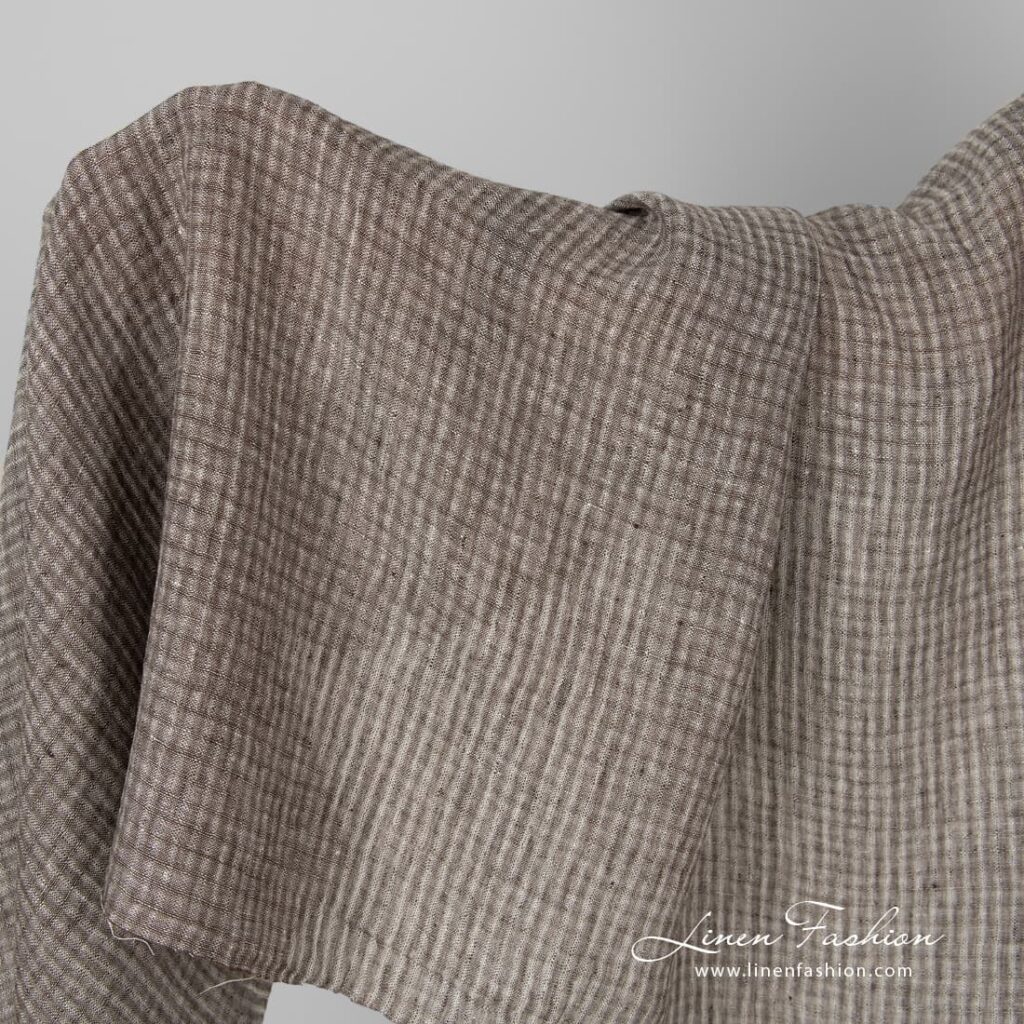 Tissu de lin à carreaux bruns lavés 1 Linen fabric in brown checks, washed.