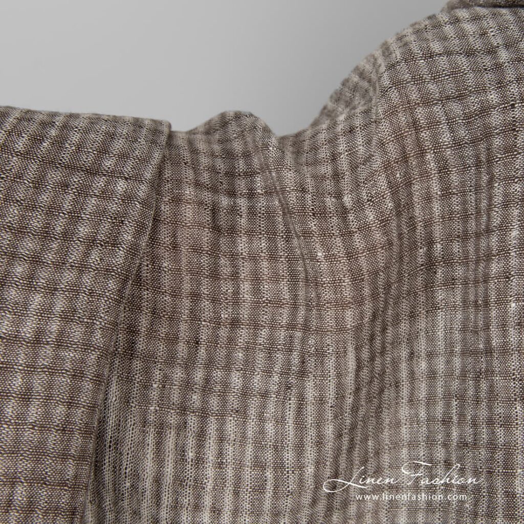 Tissu de lin à carreaux bruns lavés 2 Checked linen fabric, washed.