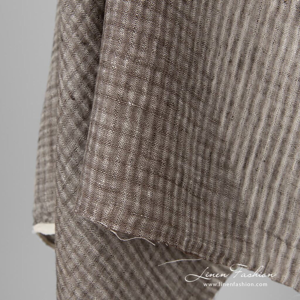 Tissu de lin à carreaux bruns lavés 3 Brown dyed linen fabric in checks.