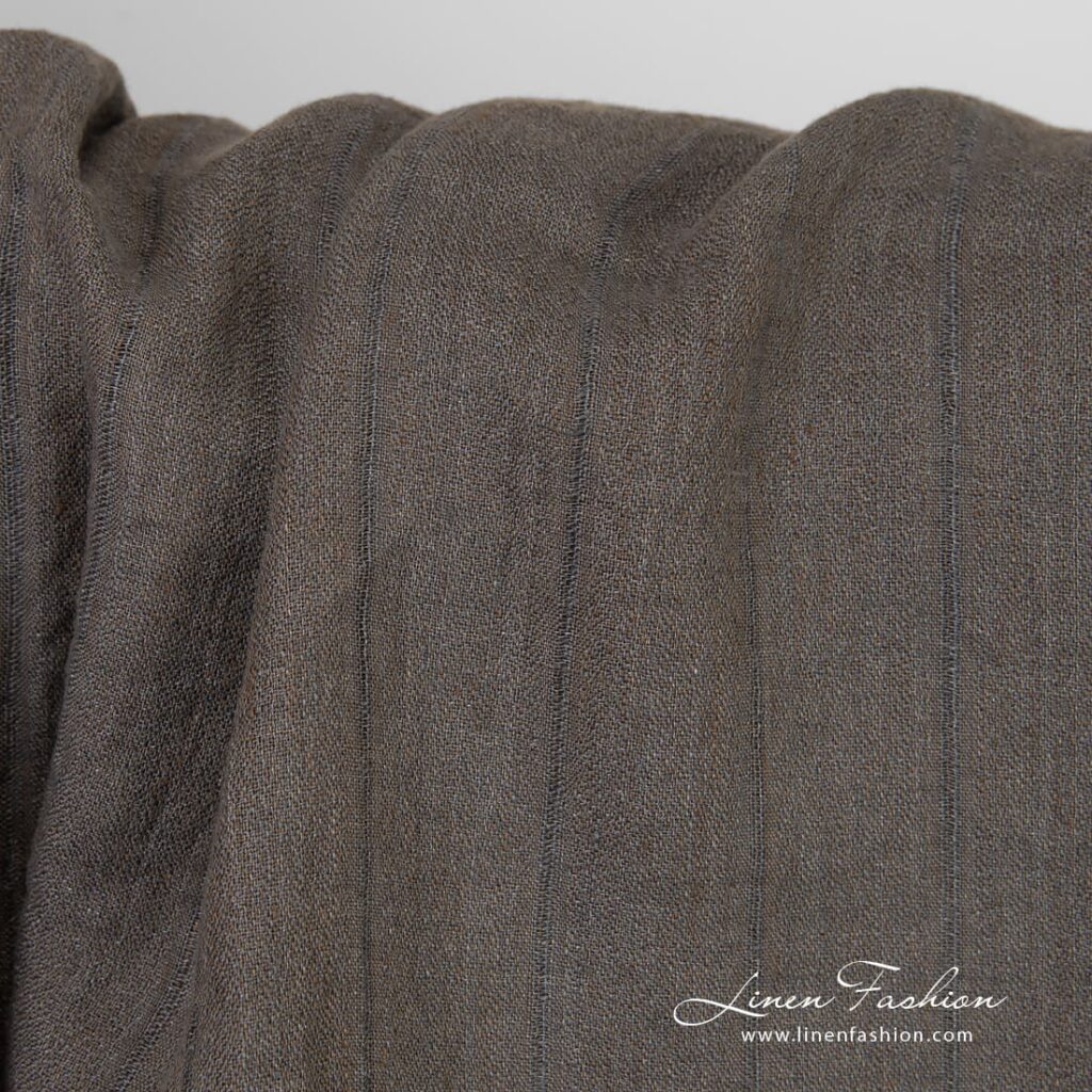 Tissu de lin rayé gris brun lavé 2 Striped greyish brown linen fabric, washed