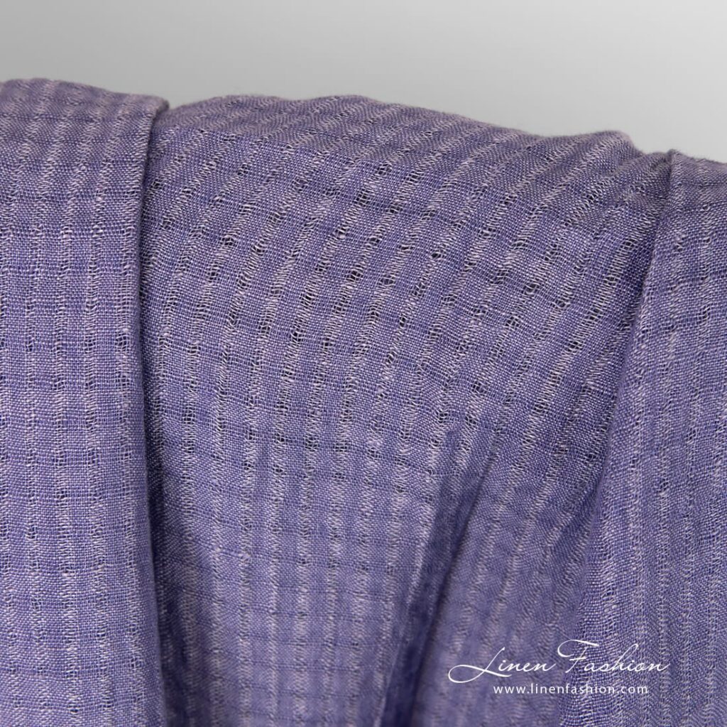 Tissu de lin violet lavé à carreaux à armure ouverte 4 Violet openweave linen fabric in transparent checks, washed fabric