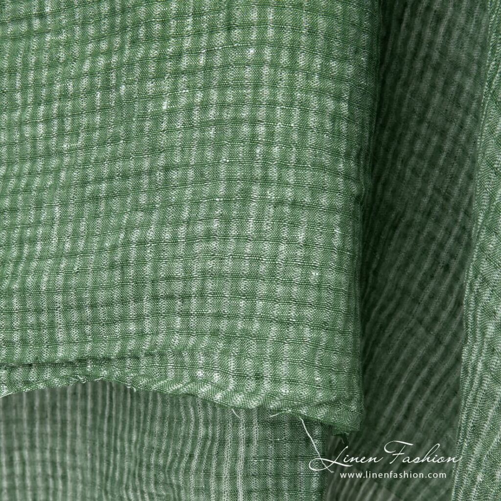 Tissu de lin vert lavé à carreaux 4 Green openweave linen fabric with transparent checks, washed fabric