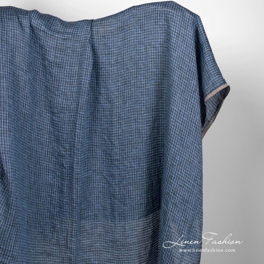 Tissu de lin à carreaux bleus transparents lavés 1 Linen fabric in blue transparent checks