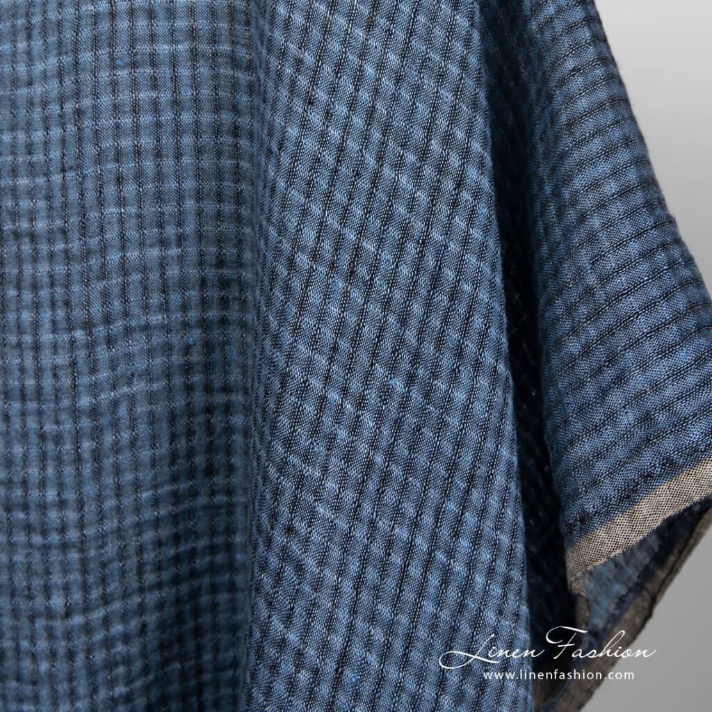 Tissu de lin à carreaux bleus transparents lavés 3 Linen fabric in blue transparent checks, perfect for clothes and home textile
