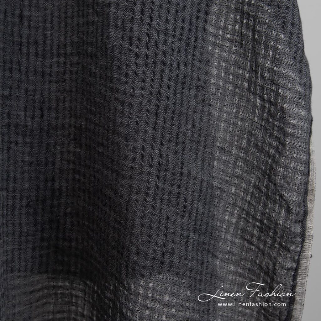 Tissu de lin gris foncé à carreaux transparents lavés 3 Dark grey linen fabric in transparent checks, perfect for curtains, shawls, scaves and light clothes