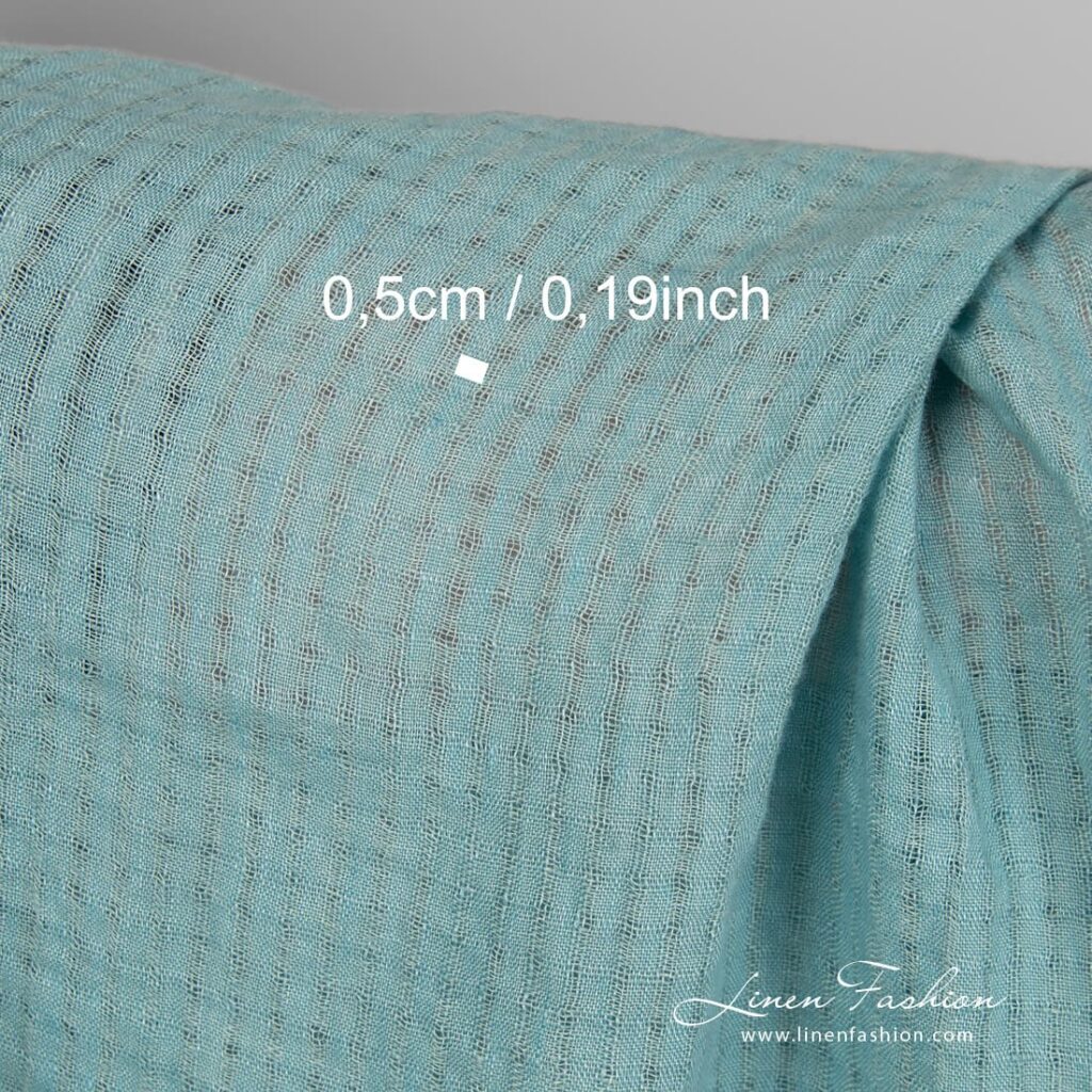 Tissu de lin bleu vert à carreaux transparents lavés 4 Linen fabric in transparent checks, woven from blue green yarns