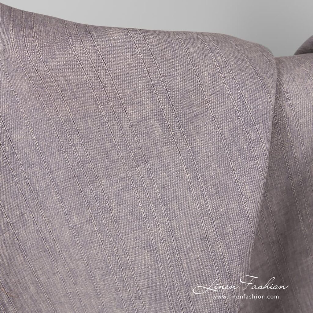 Tissu de lin rayé violet brunâtre 2 Brownish violet linen fabric, striped.