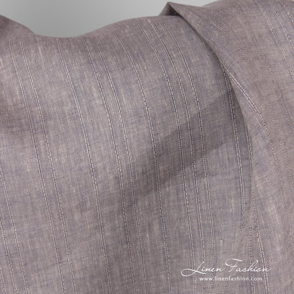 Tissu de lin rayé violet brunâtre 3 Brownish violet dyed linen fabric.