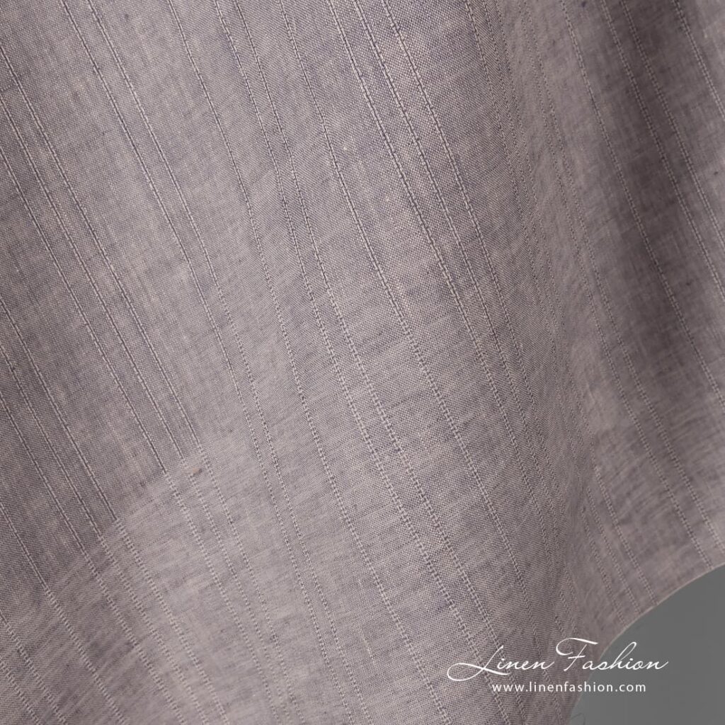 Tissu de lin rayé violet brunâtre 4 100% linen fabric in brownish violet color.