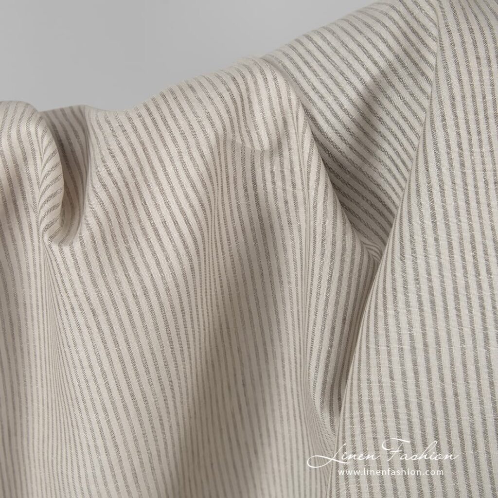 Tissu de lin à rayures beiges 2 Beige linen fabric in stripes.