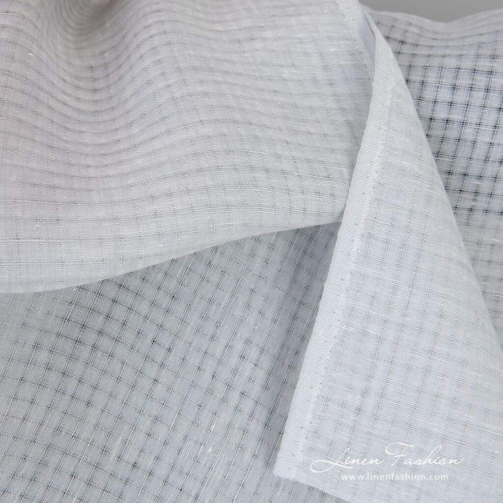 Tissu de lin gris bleuté à carreaux transparents 4 Bluish grey linen fabric perfect for curtains, tablecloths, shawls and scarves