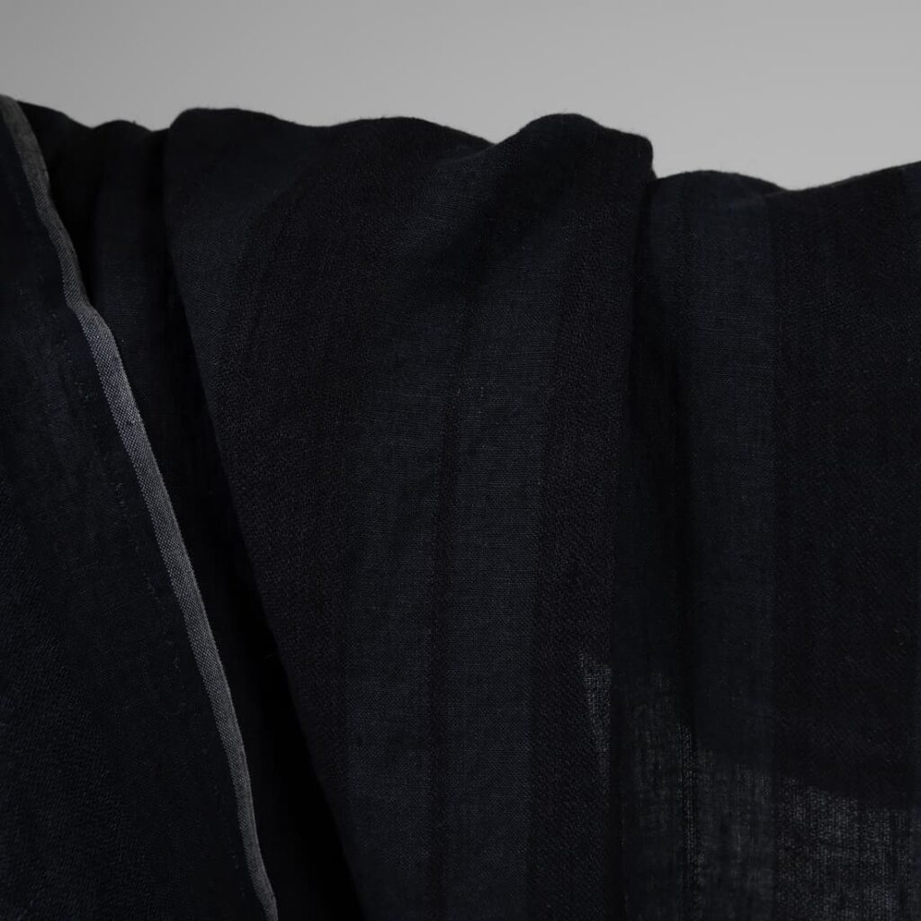 Tissu de lin lavé rayé noir et bleu foncé 3 Washed linen fabric black and dark blue stripes product photo