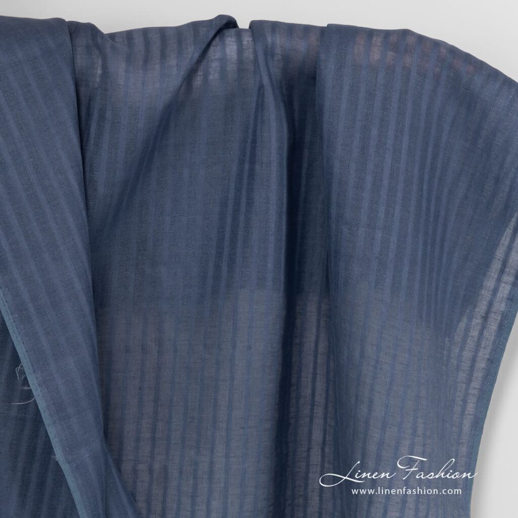 Tissu de lin rayé bleu 1 Blue striped linen fabric.