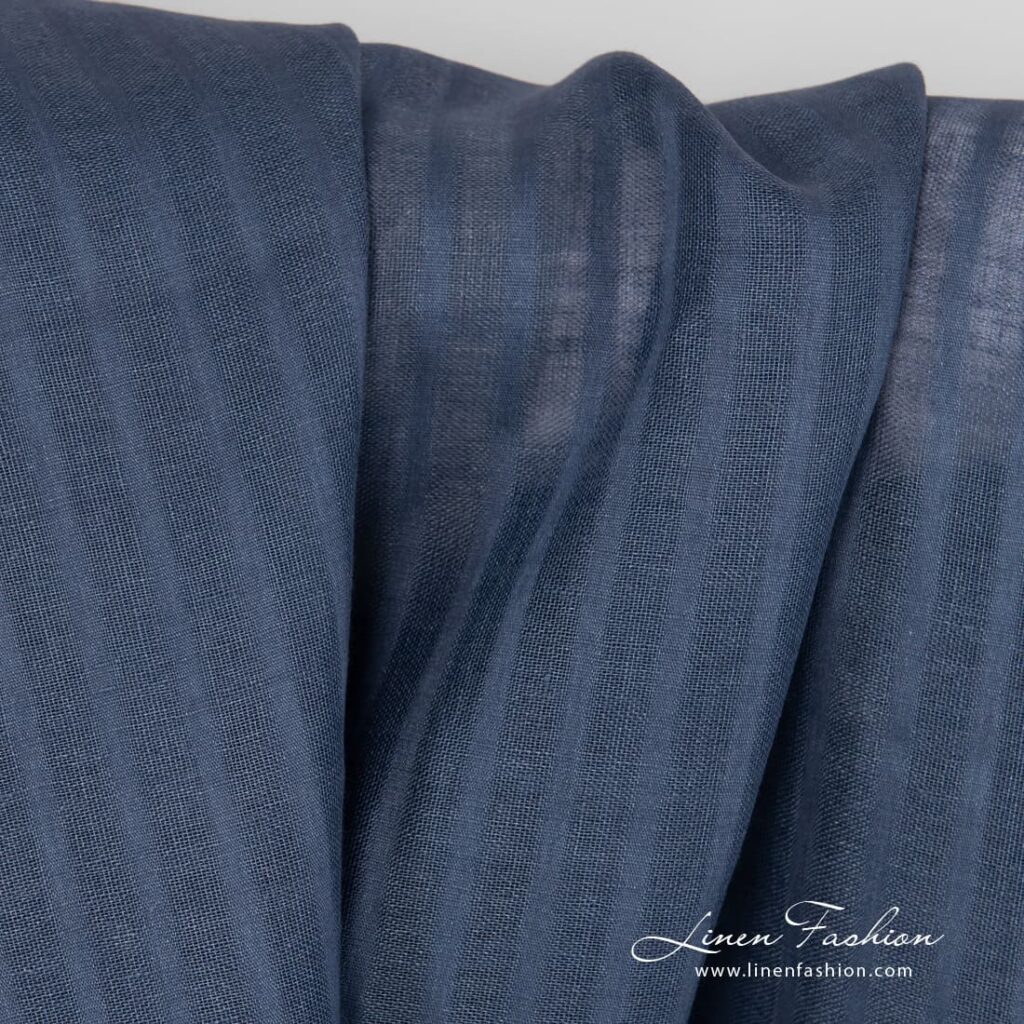 Tissu de lin rayé bleu 2 Striped blue linen fabric.