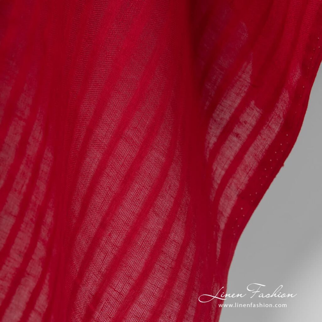 Tissu de lin rouge à rayures verticales ouvertes 4 100% linen fabric in red colour.