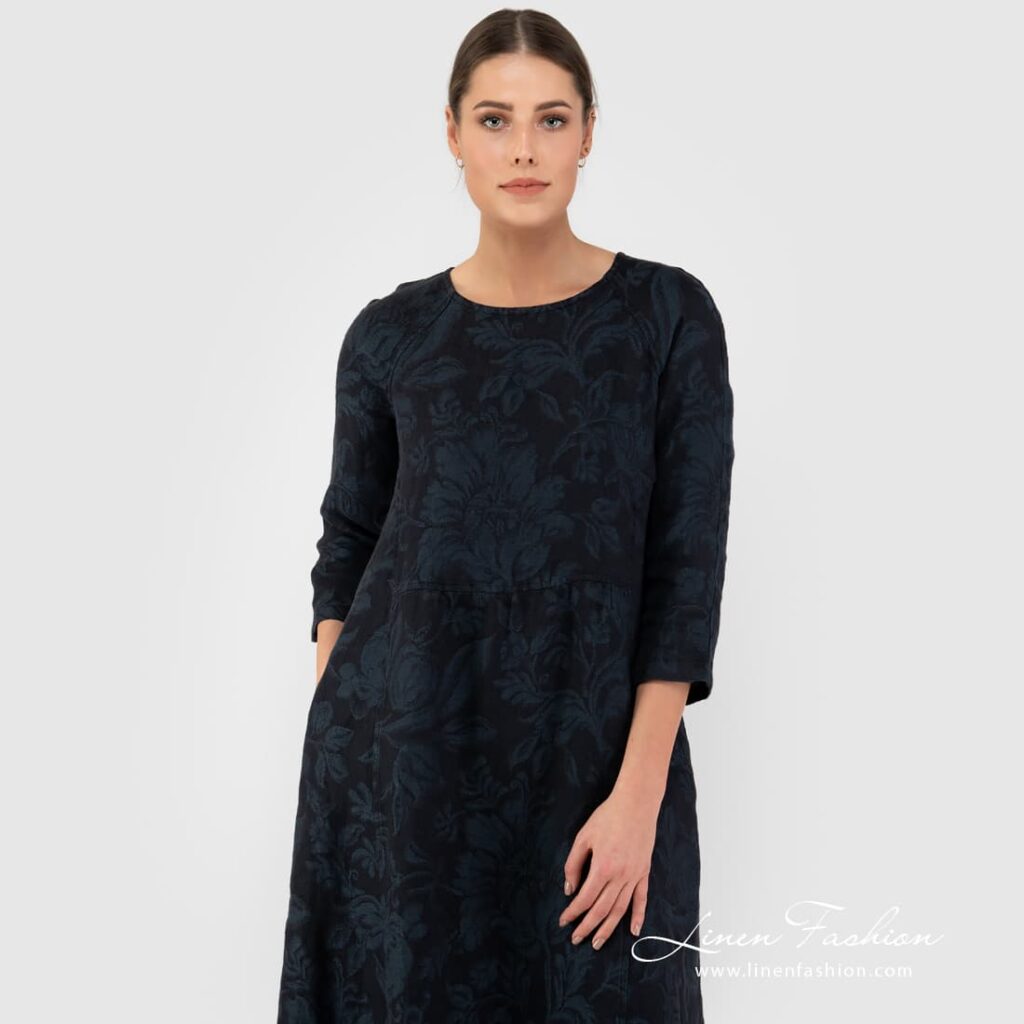 DELFINA Robe à fleurs noires 3 DELFINA Robe à fleurs noires – Image 3