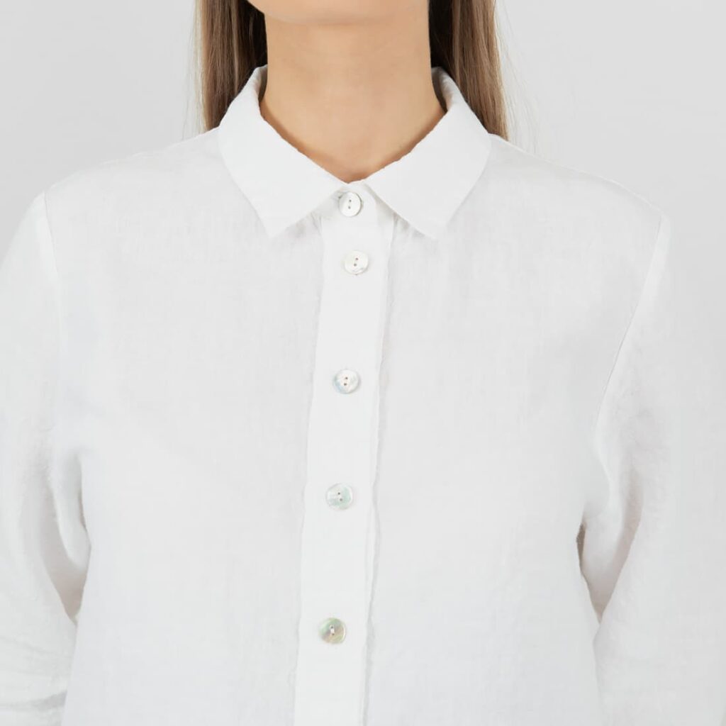 LOLA Chemise blanche 4 white linen shirt style blouse with button closure
