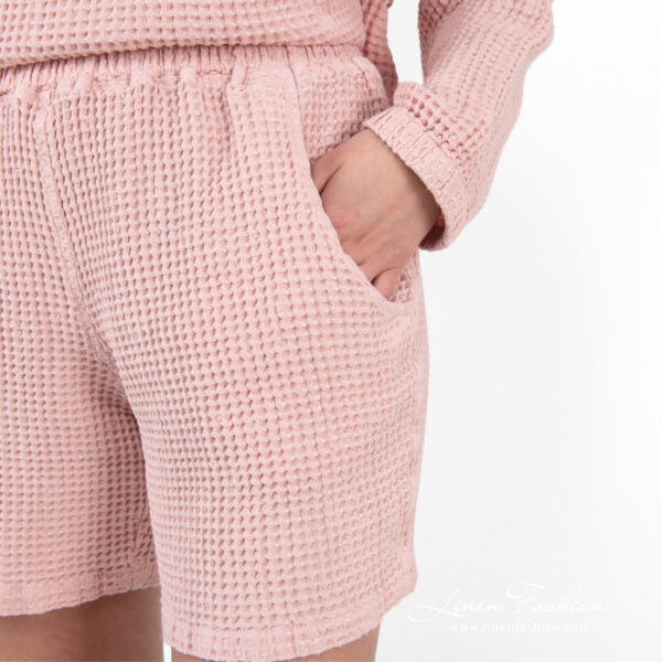 pink shorts linen cotton with pockets in sides.