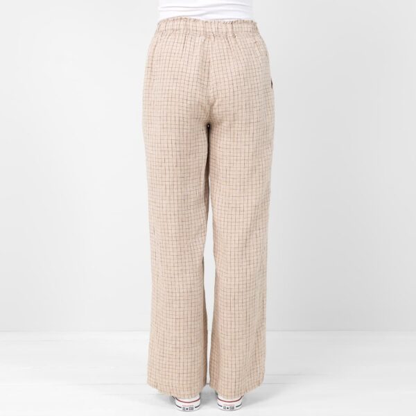 Checked linen brownish pants, view from the back