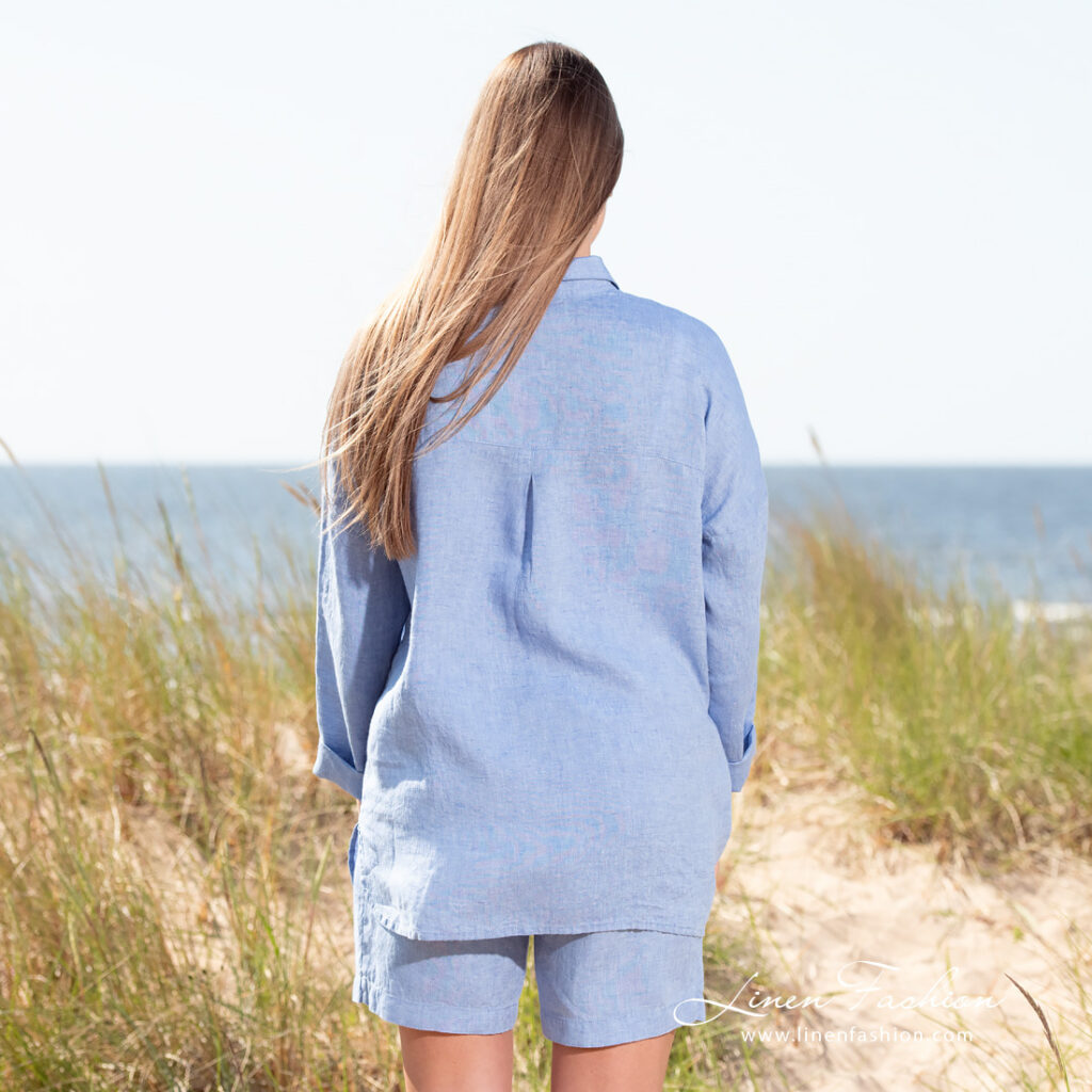 DOLFI Chemise bleu 6 Linen blue blouse from backside.