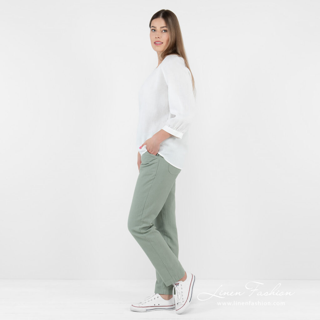FREDA Blouse blanc 3 linen blouse white, full view from one side3.