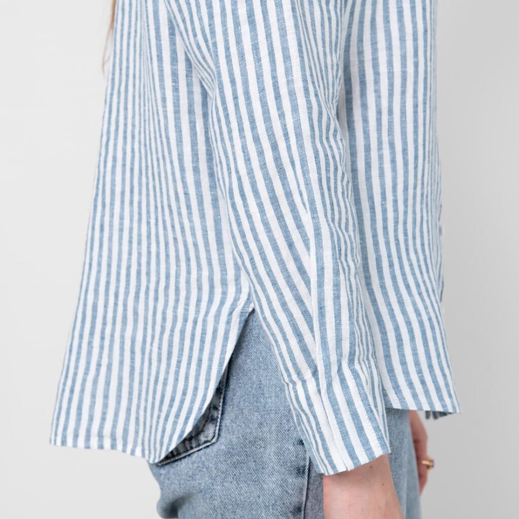 ODILE Chemise rayée bleu et blanc 5 Striped blue linen shirt, slits on sides