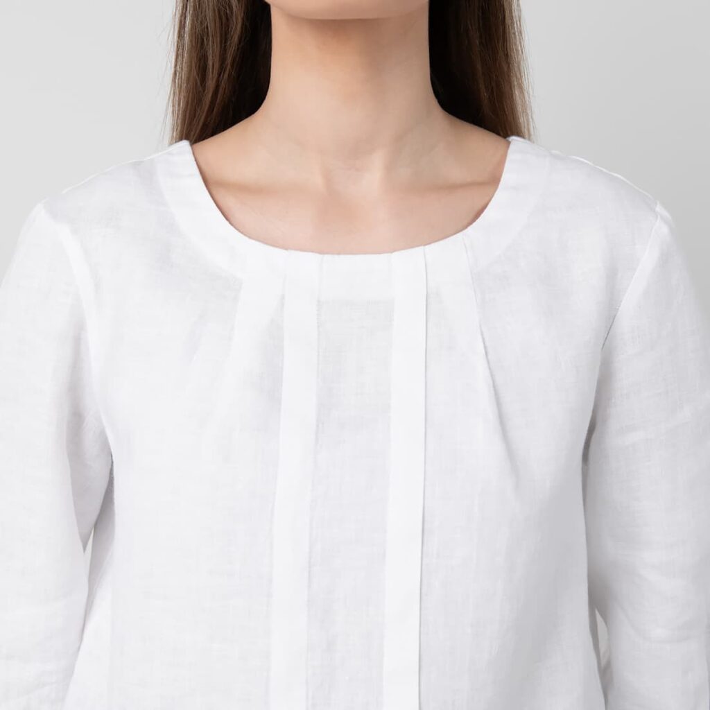 WANDA Blouse blanc 4 White linen blouse with pleats, round neckline