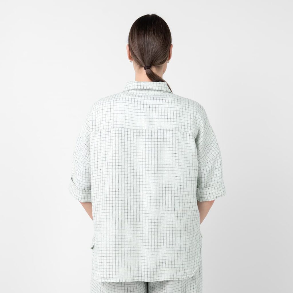 EILA Chemise verdâtre 7 Linen greenish checked shirt, oversized fit